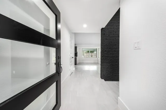 $2,900 | 7702 Richmond Avenue, Houston, TX 77063