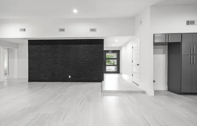 $2,900 | 7702 Richmond Avenue, Houston, TX 77063