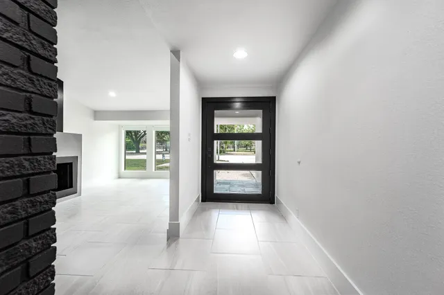 $2,900 | 7702 Richmond Avenue, Houston, TX 77063