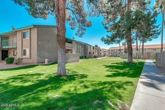 a close up view of washer and dryer