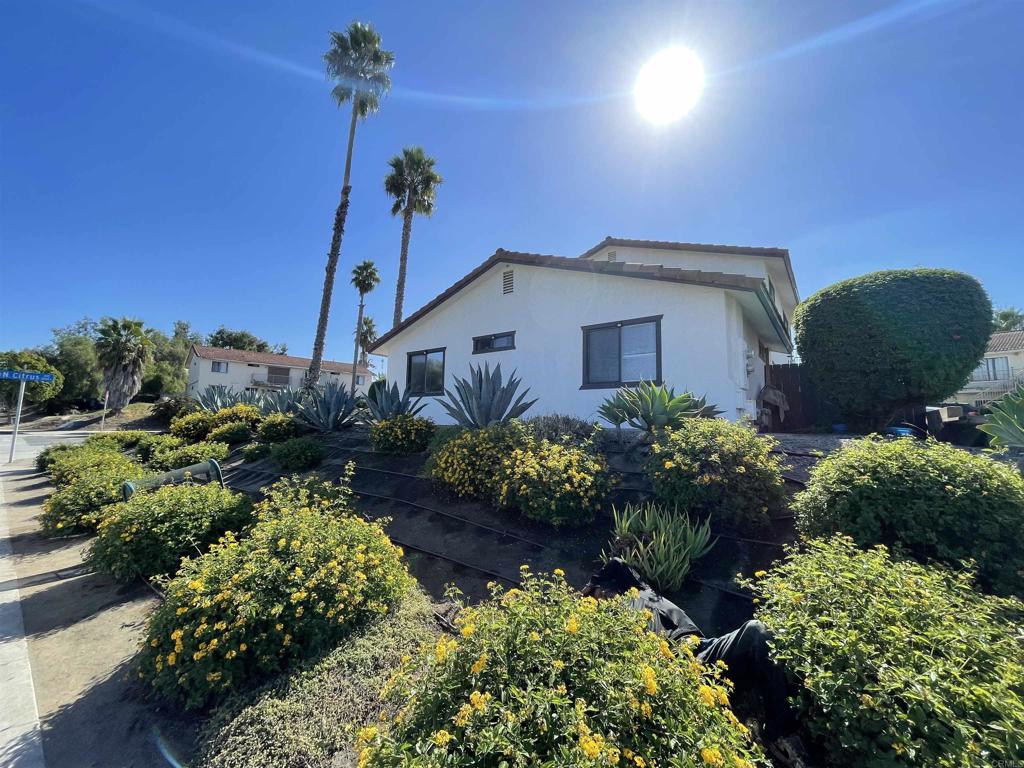 1042 North Citrus Ave  