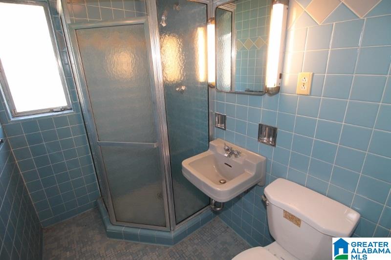 913 Huffman Road Birmingham, AL 35235 - Photo 13 of 20