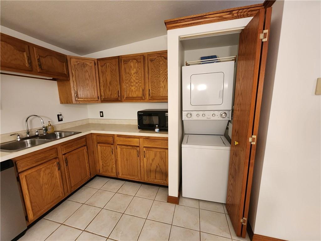 101 Sunrise Village Court Butler, PA 16001 - Photo 7 of 21