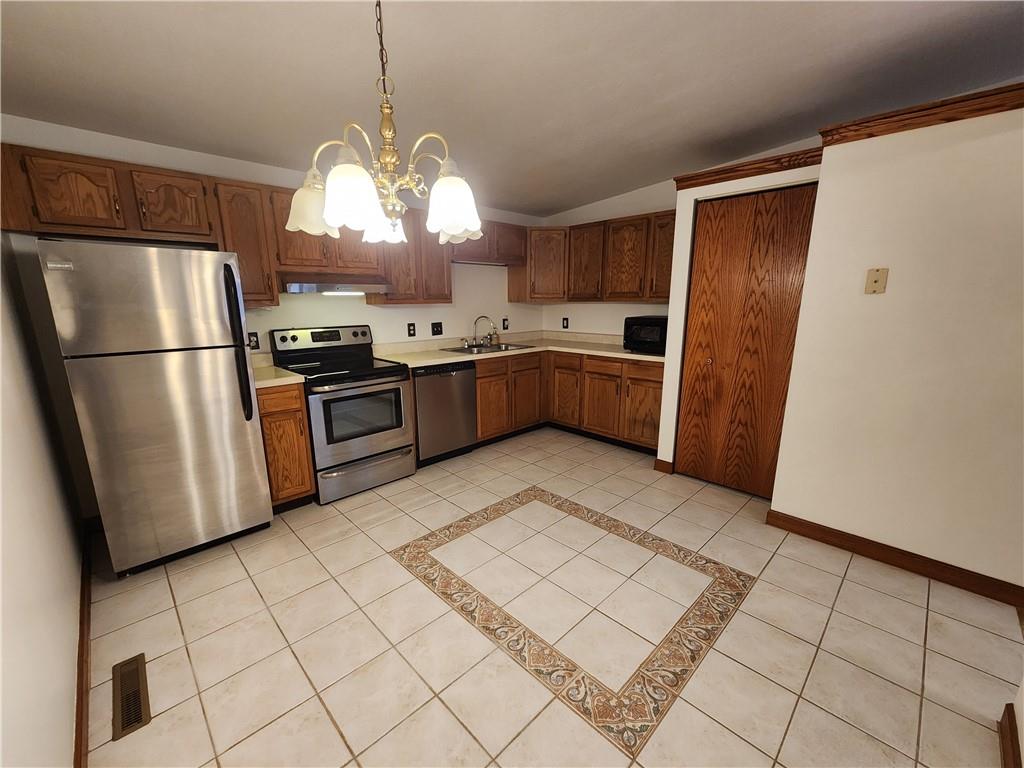 101 Sunrise Village Court Butler, PA 16001 - Photo 8 of 21