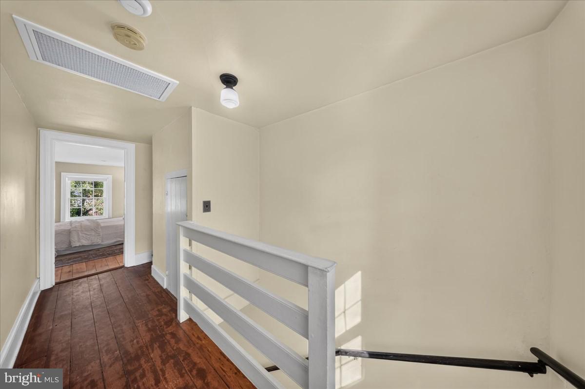 419 Delaware Street New Castle, DE 19720 - Photo 23 of 40 3rd Floor Hall