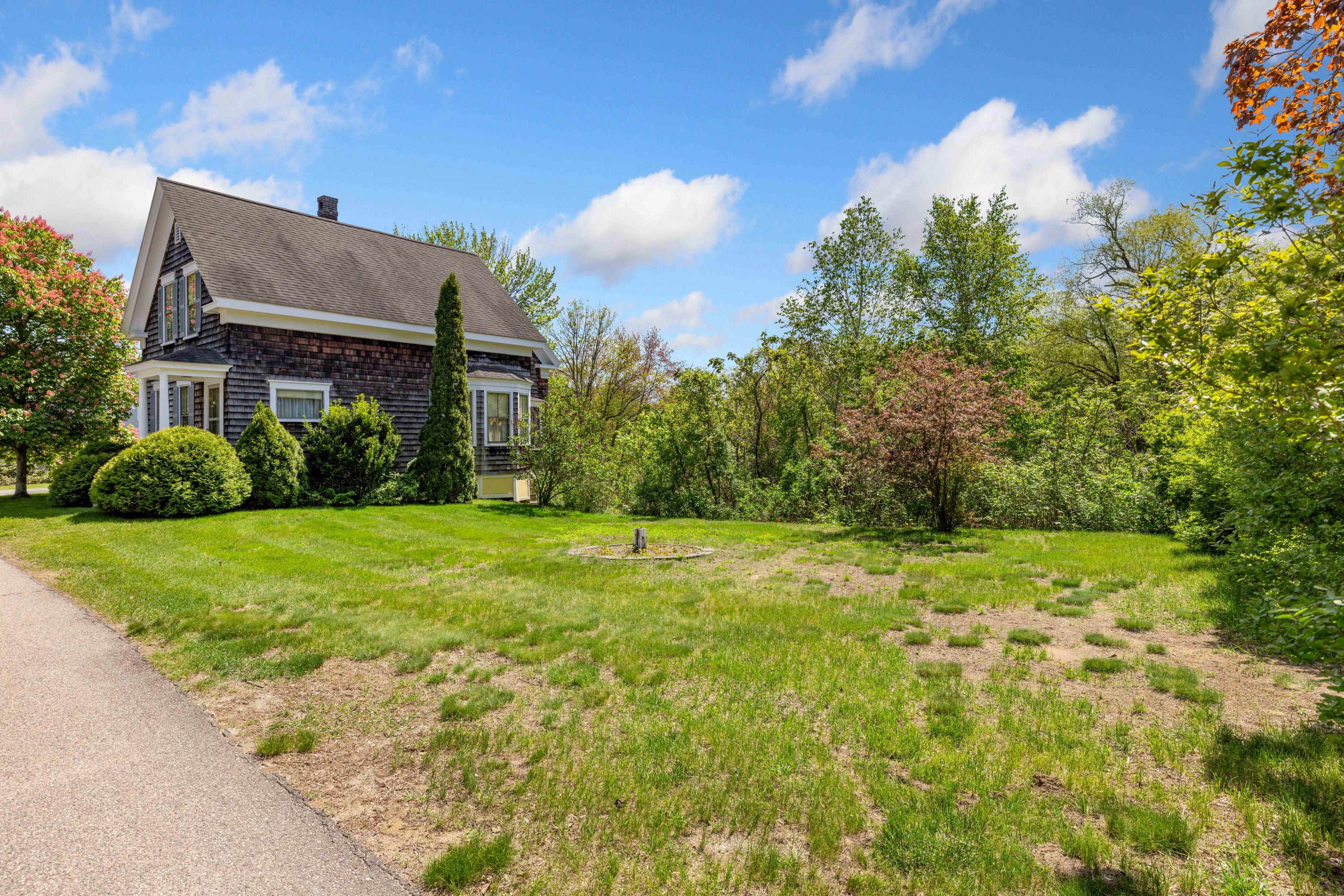 199 Ferry Road Saco, ME 04072 - Photo 4 of 64 Right yard