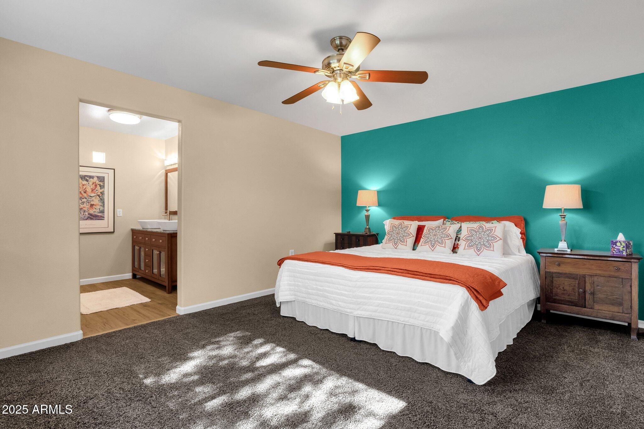 3221 North 37th Street, Unit 10 Phoenix, AZ 85018 - Photo 23 of 29 Upstairs En-Suite