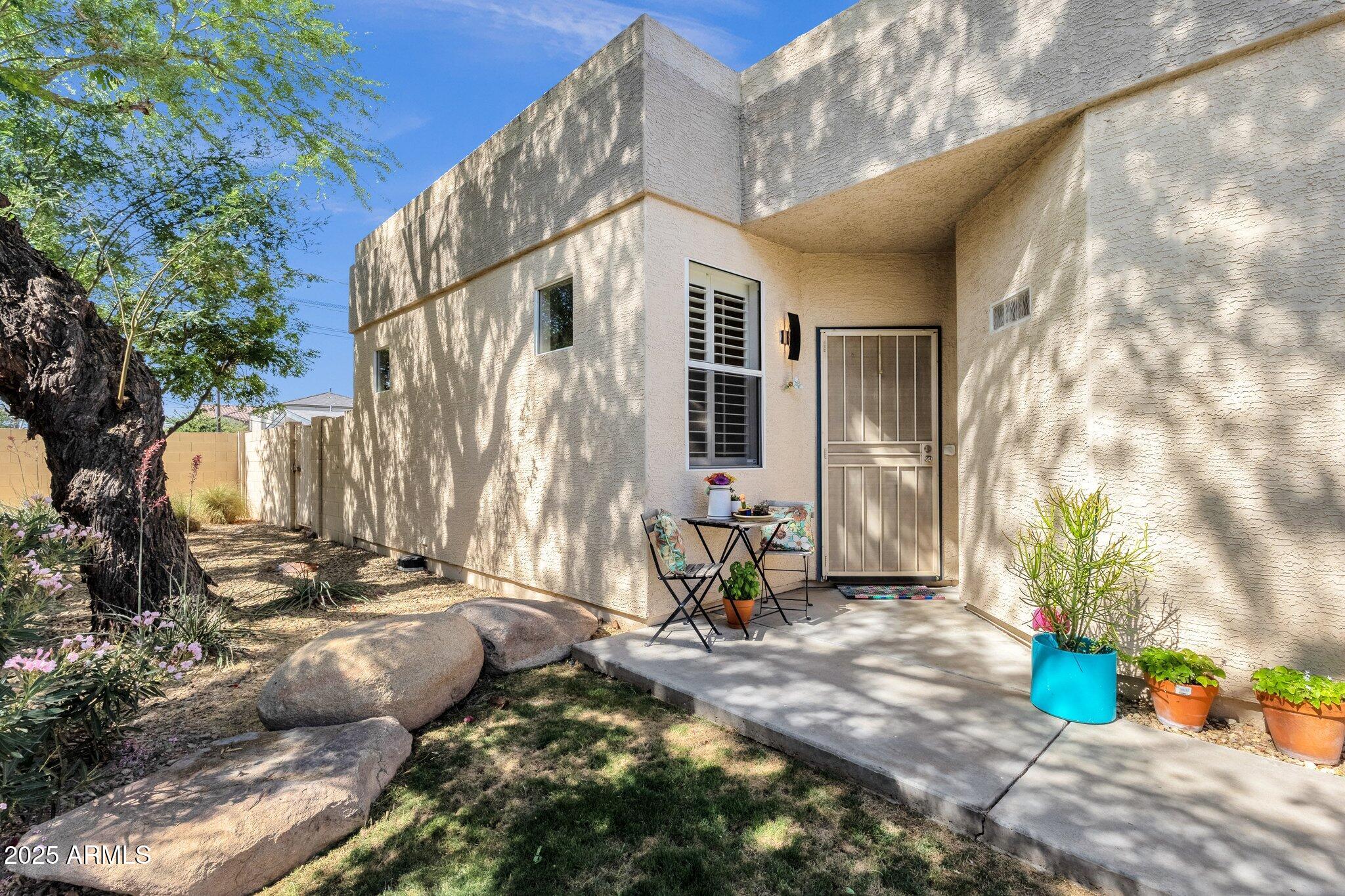3221 North 37th Street, Unit 10 Phoenix, AZ 85018 - Photo 5 of 29 Entry
