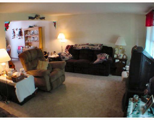 1096 Spring Hill Road Murrysville, PA 15668 - Photo 4 of 8 Living Room.