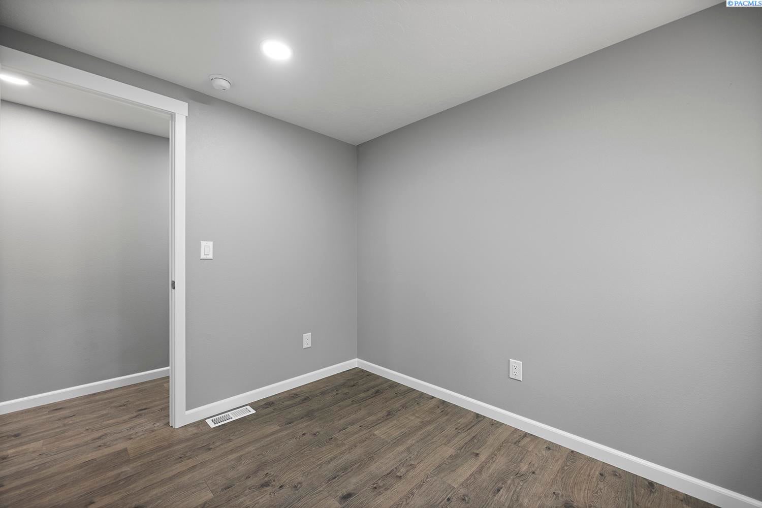 215735 East Game Farm Road Kennewick, WA 99337 - Photo 17 of 31 Gallery Image 17
