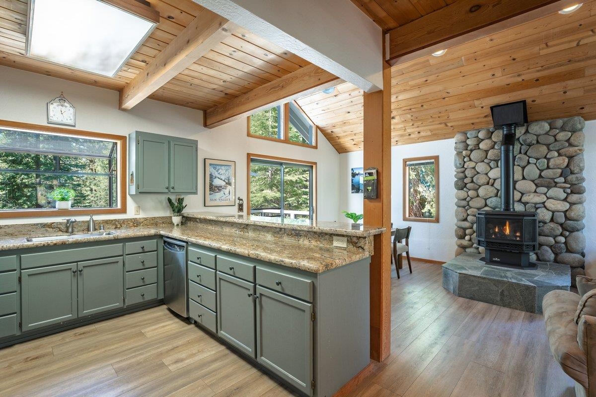 11917 Sitzmark Way Truckee, CA 96161 - Photo 11 of 26