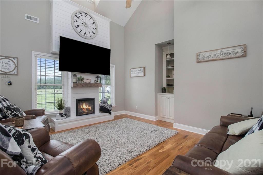 720 Springs Road Dallas, NC 28034 - Photo 4 of 37 Gallery Image 4