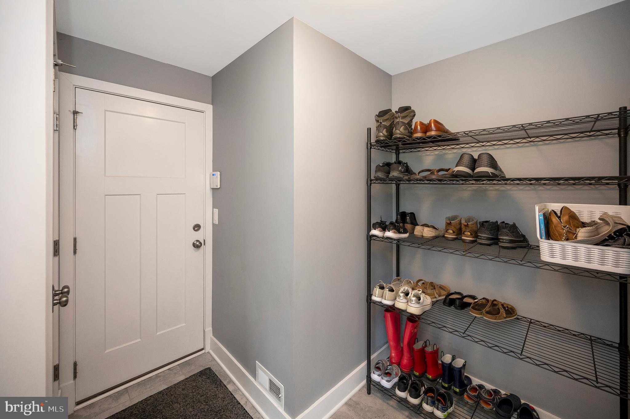 7 Chapel Ridge Stafford, VA 22554 - Photo 26 of 60 Mud room off the garage