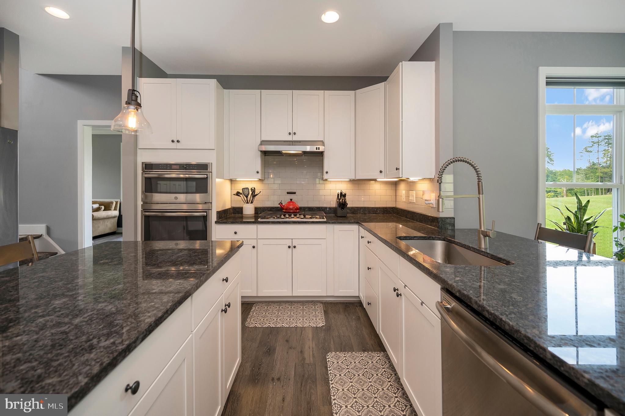 7 Chapel Ridge Stafford, VA 22554 - Photo 29 of 60 Kitchen with gas cooktop island & breakfast bar