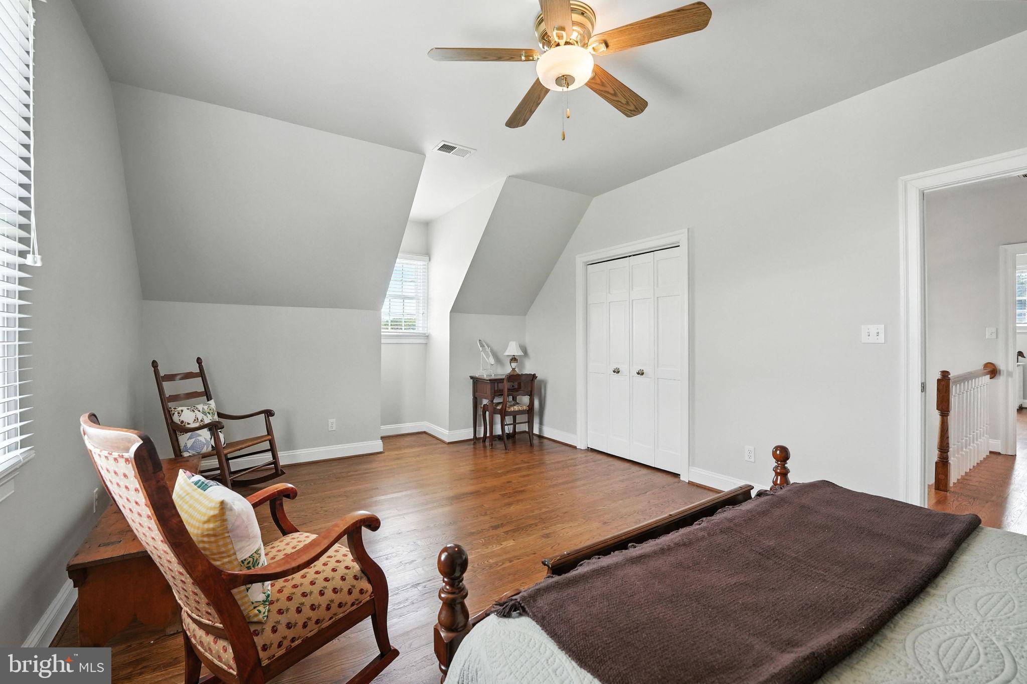 12564 Eggbornsville Road Culpeper, VA 22701 - Photo 44 of 62 a living room with furniture