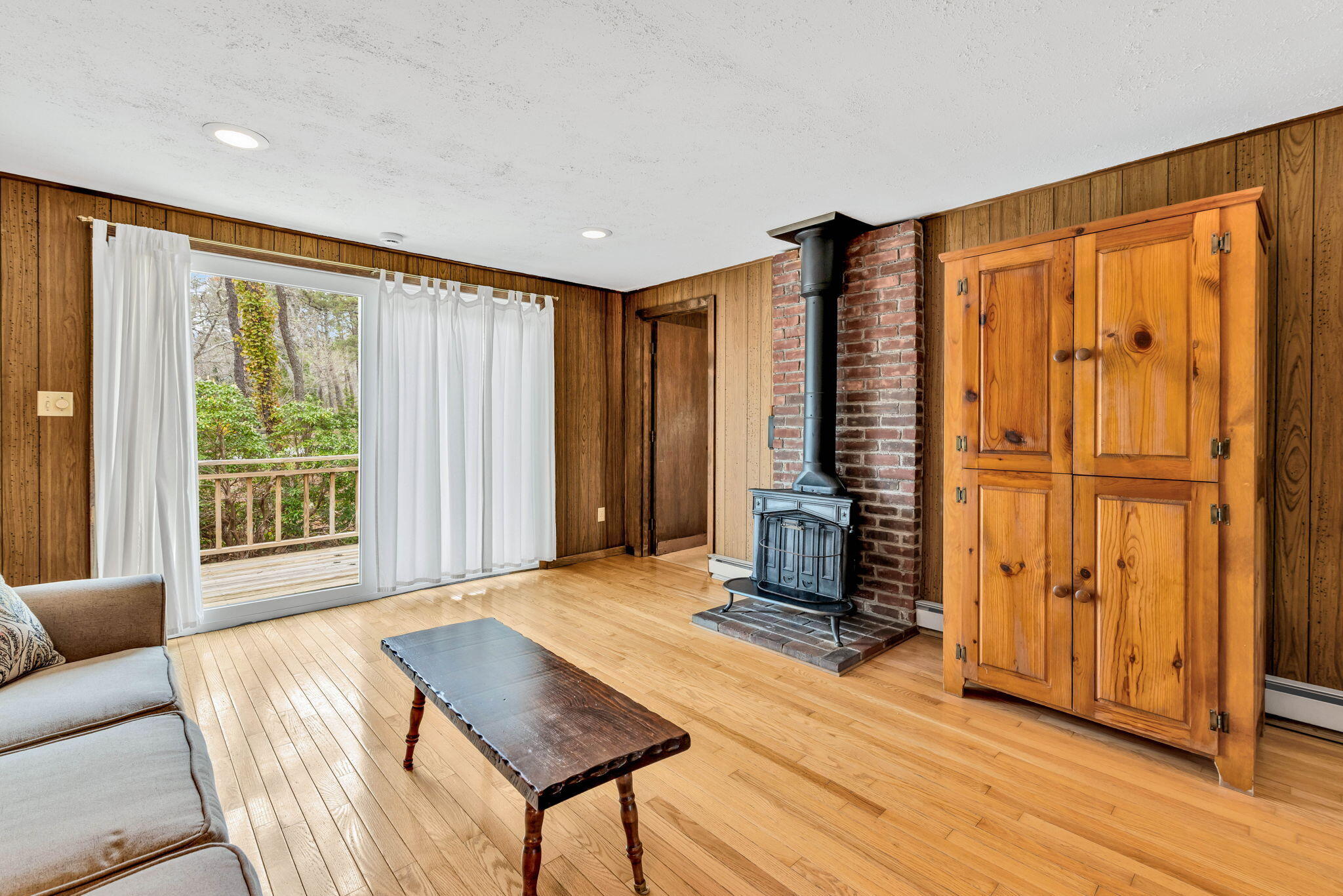 10 Bartlett Road Wellfleet, MA 02667 - Photo 17 of 41 Livingroom