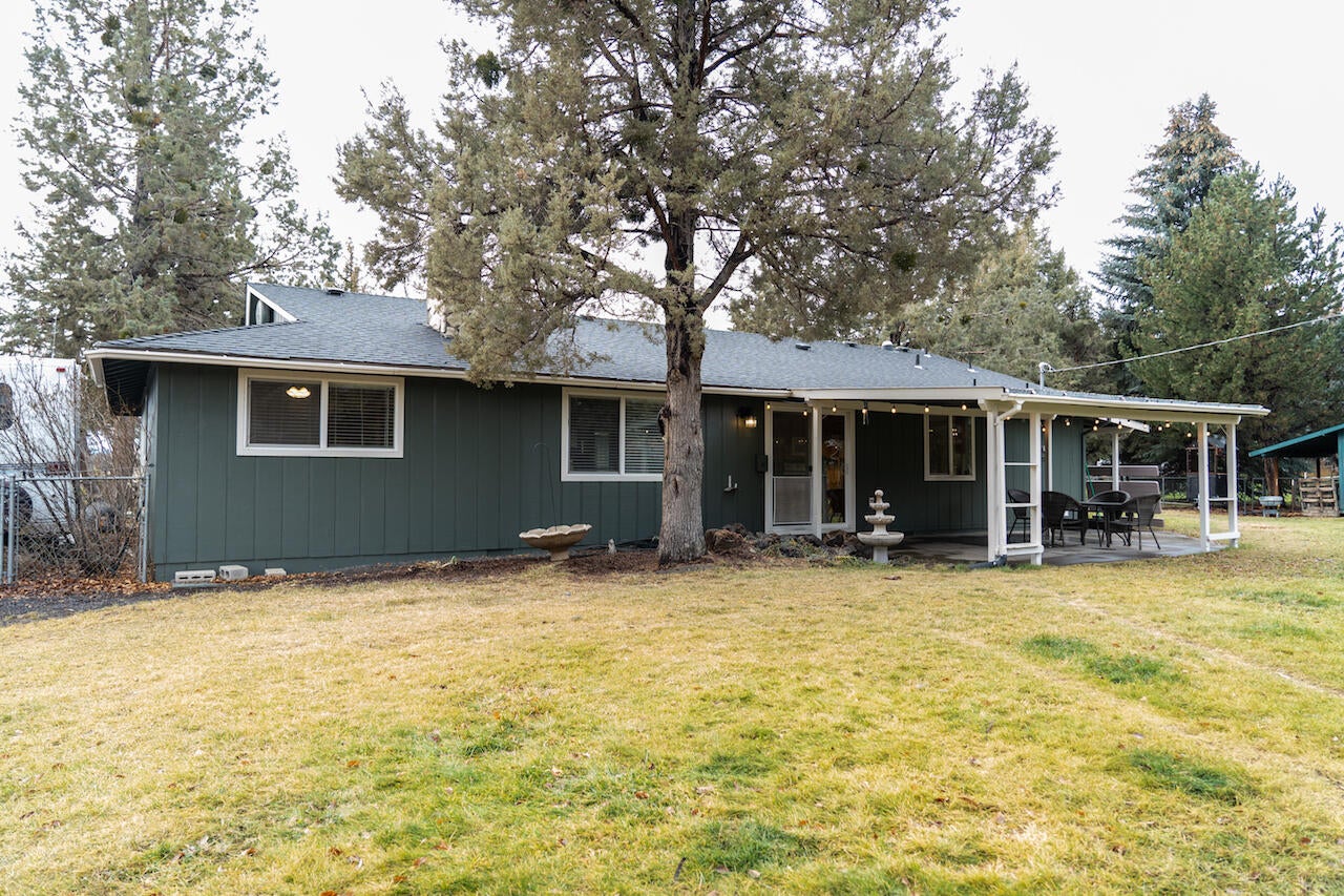 63410 Hamehook Road Bend, OR 97701 - Photo 29 of 35 HDR 19893