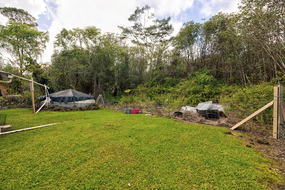 18-1248 Thorne Parkway Mountain View, HI 96771 - Photo 18 of 25 a backyard of a house with table and chairs