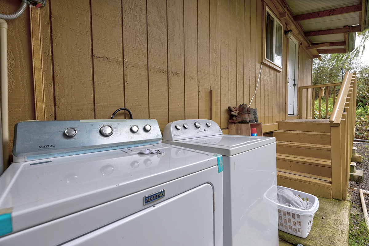 18-1248 Thorne Parkway Mountain View, HI 96771 - Photo 21 of 25 a utility room with dryer and washer