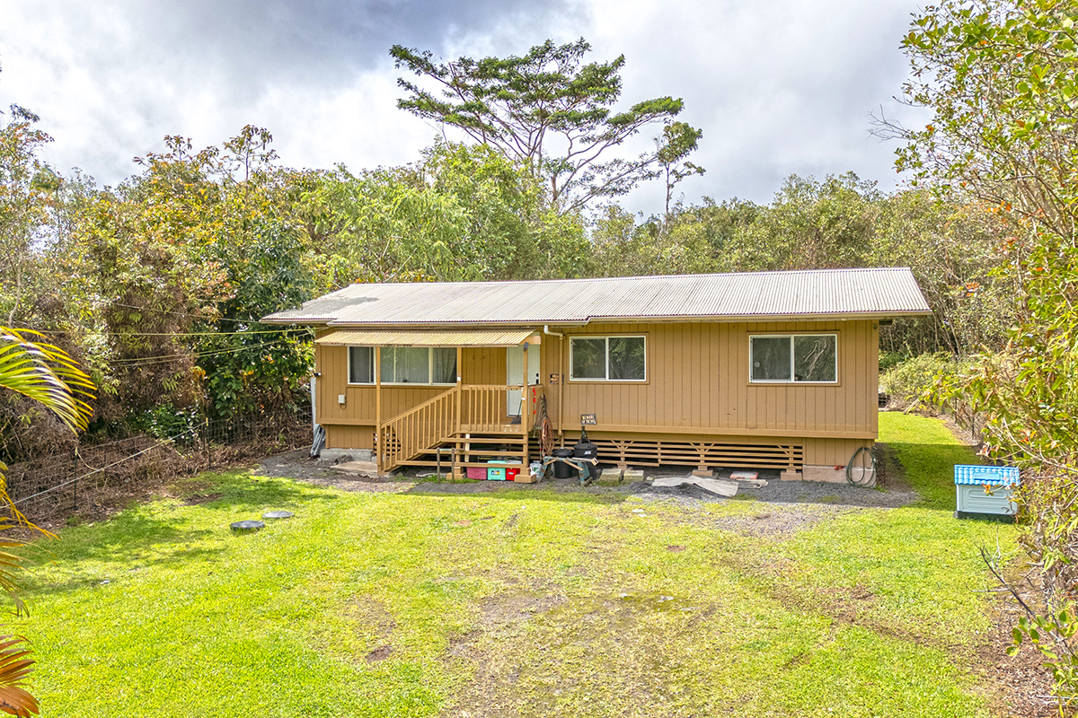 18-1248 Thorne Parkway Mountain View, HI 96771 - Photo 25 of 25 a view of a house with pool and sitting area
