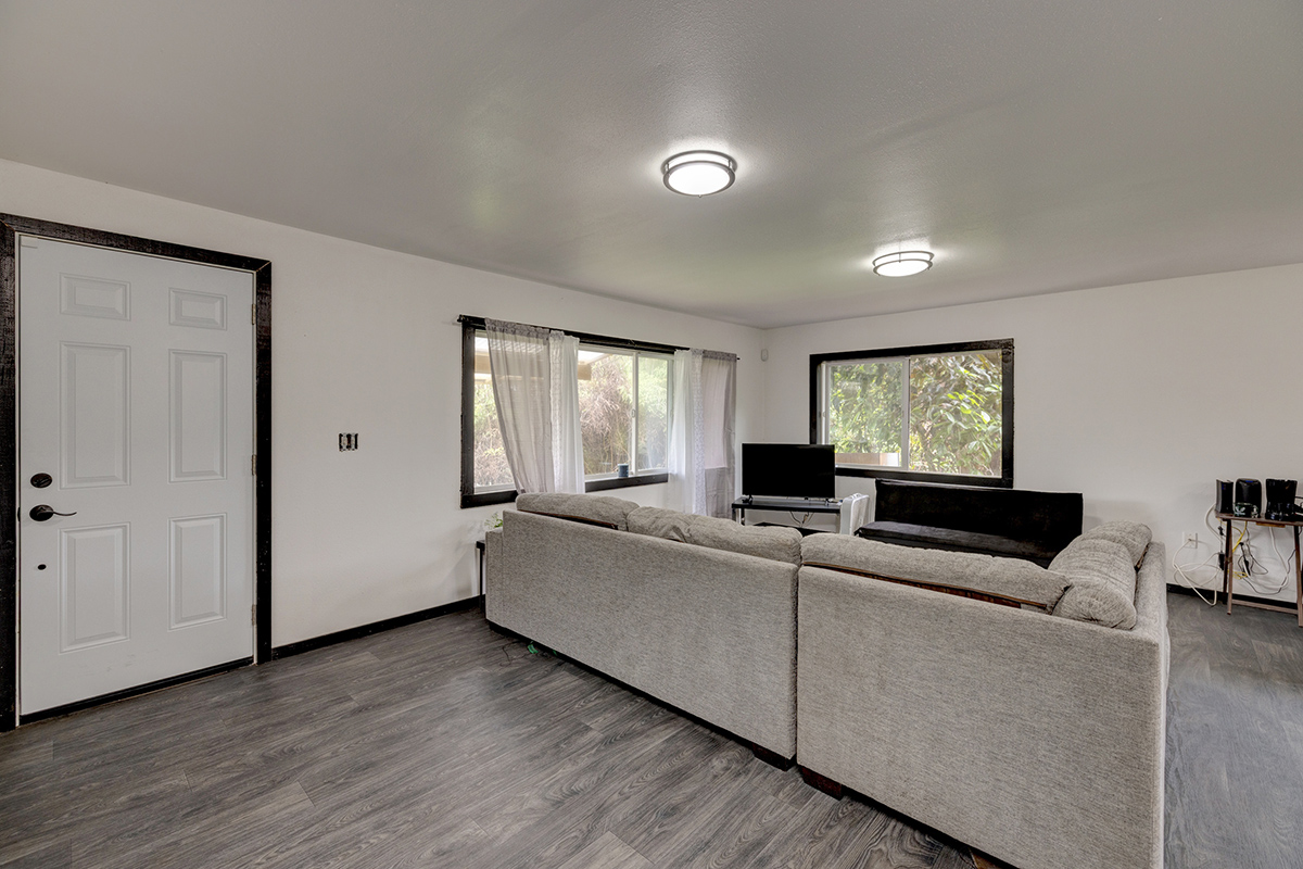 18-1248 Thorne Parkway Mountain View, HI 96771 - Photo 7 of 25 a living room with furniture and a flat screen tv