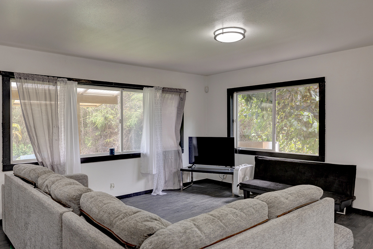 18-1248 Thorne Parkway Mountain View, HI 96771 - Photo 8 of 25 a living room with furniture and a flat screen tv