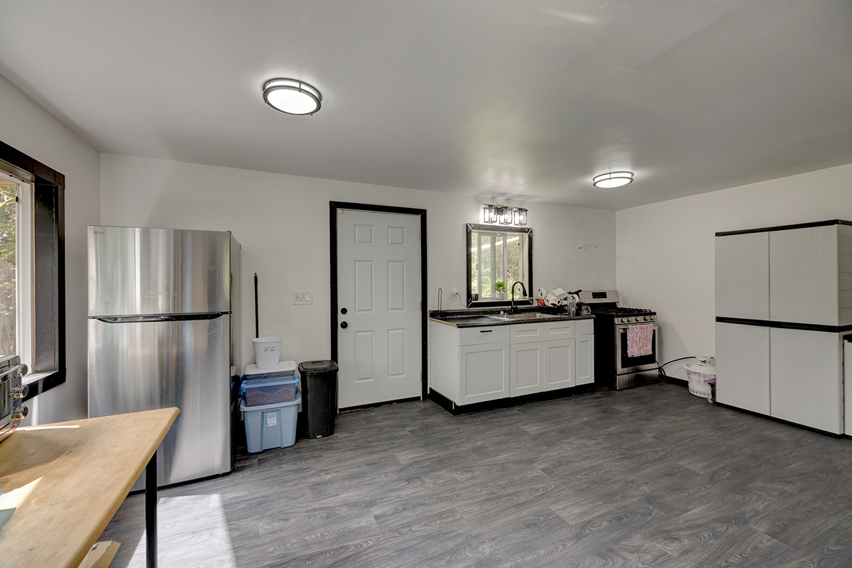 18-1248 Thorne Parkway Mountain View, HI 96771 - Photo 10 of 25 a kitchen with stainless steel appliances a refrigerator and a stove top oven