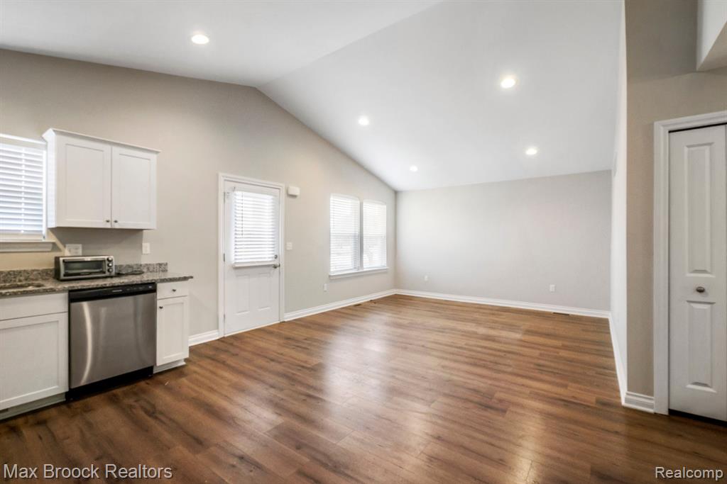 26730 Rialto Street Madison Heights, MI 48071 - Photo 5 of 21