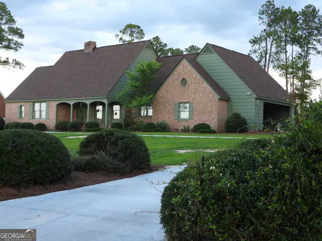 $575,000 | 220 Lake Shore Drive, Alma, GA 31510