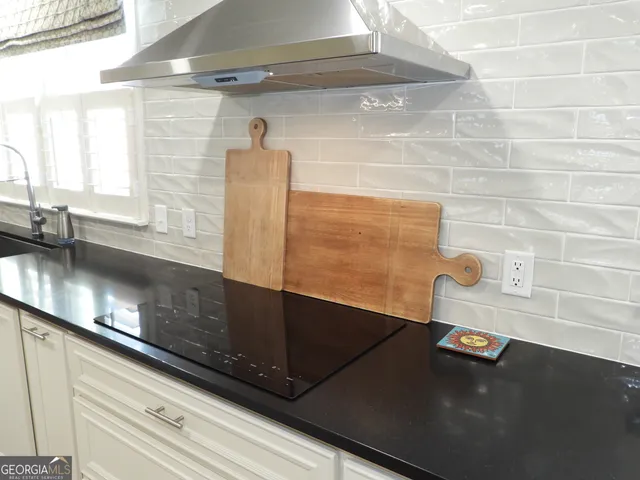 $575,000 | 220 Lake Shore Drive, Alma, GA 31510