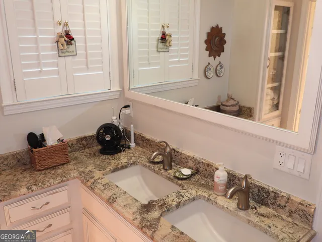 $575,000 | 220 Lake Shore Drive, Alma, GA 31510