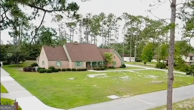 $575,000 | 220 Lake Shore Drive, Alma, GA 31510