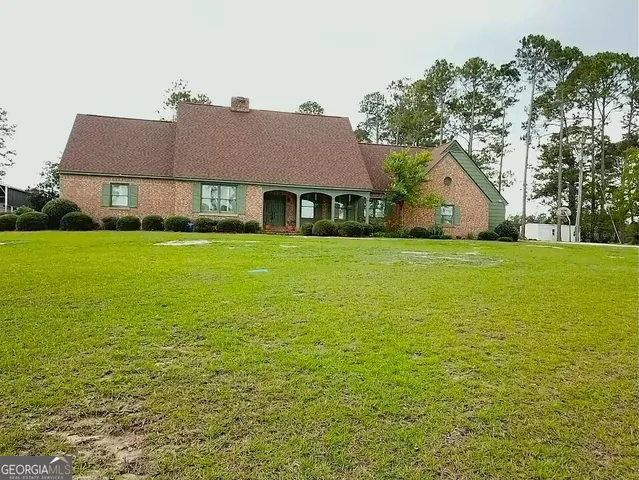 $575,000 | 220 Lake Shore Drive, Alma, GA 31510