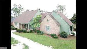 a view of a house with backyard and garden