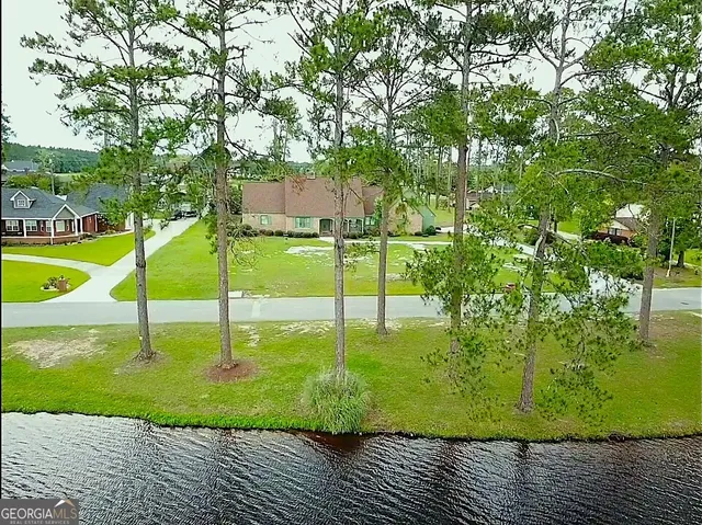 $575,000 | 220 Lake Shore Drive, Alma, GA 31510