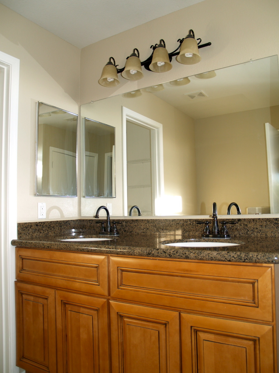 16246 West Adams Street Goodyear, AZ 85338 - Photo 11 of 21 Master Bath