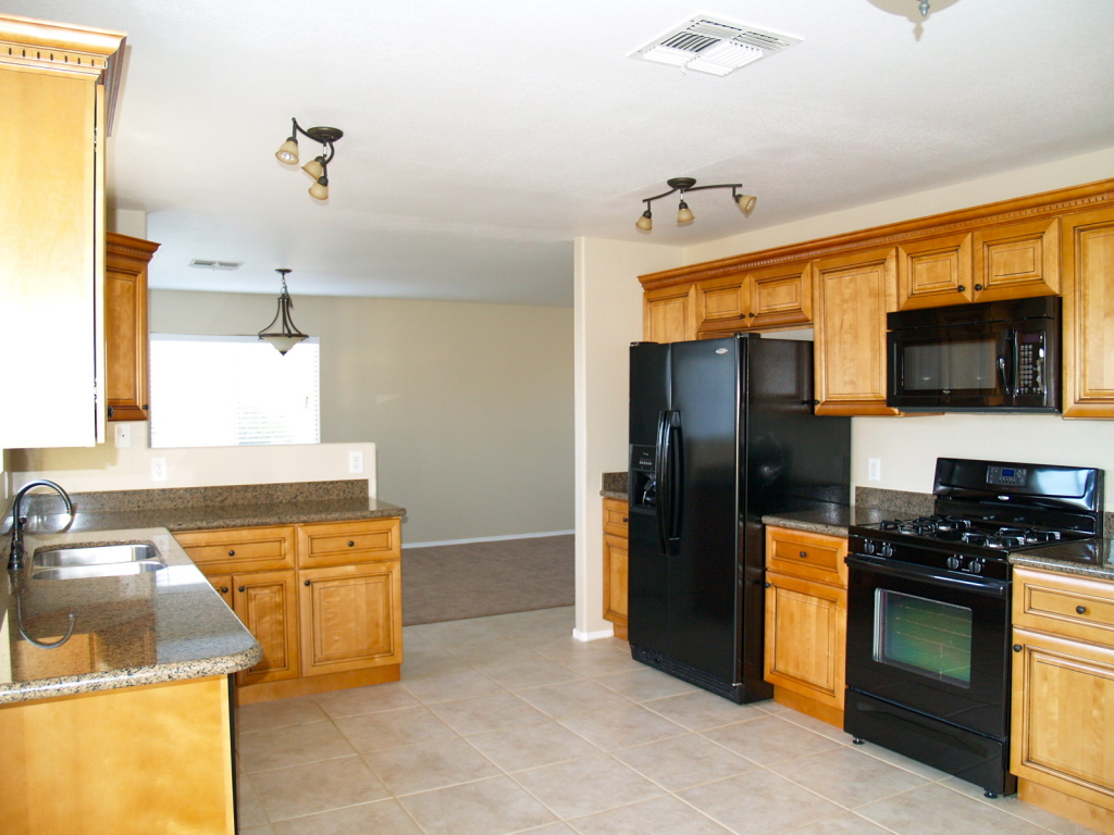 16246 West Adams Street Goodyear, AZ 85338 - Photo 4 of 21 Gourmet Kitchen