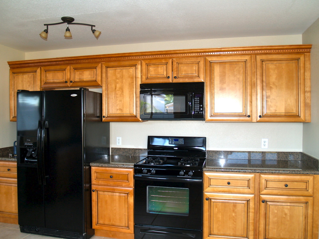 16246 West Adams Street Goodyear, AZ 85338 - Photo 6 of 21 Kitchen