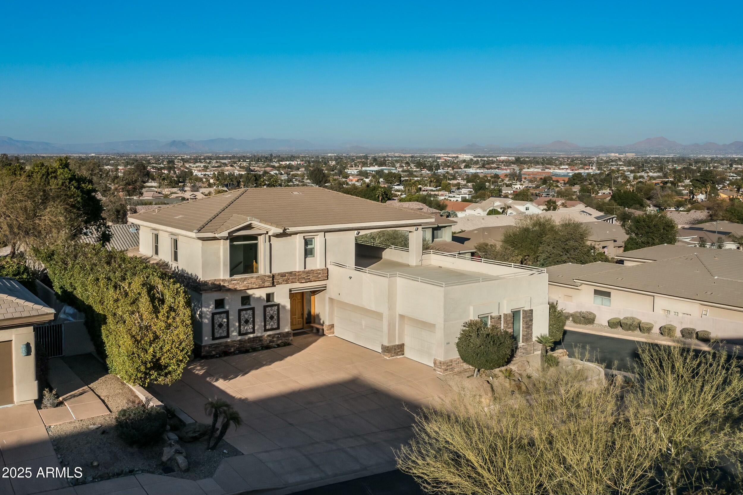 2646 East Spring Road Phoenix, AZ 85032 - Photo 3 of 42 Elegant Hillside Retreat