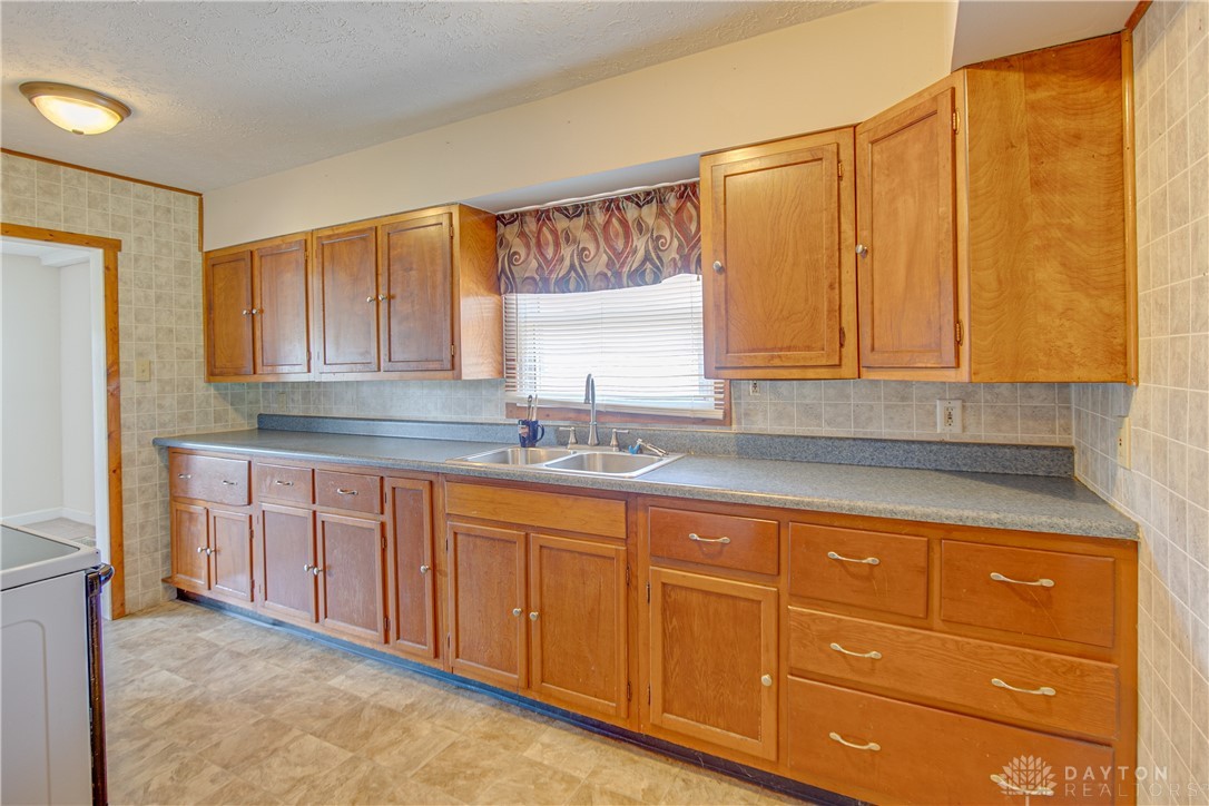 2032 North Hadley Road Springfield, OH 45505 - Photo 10 of 36 Gallery Image 10