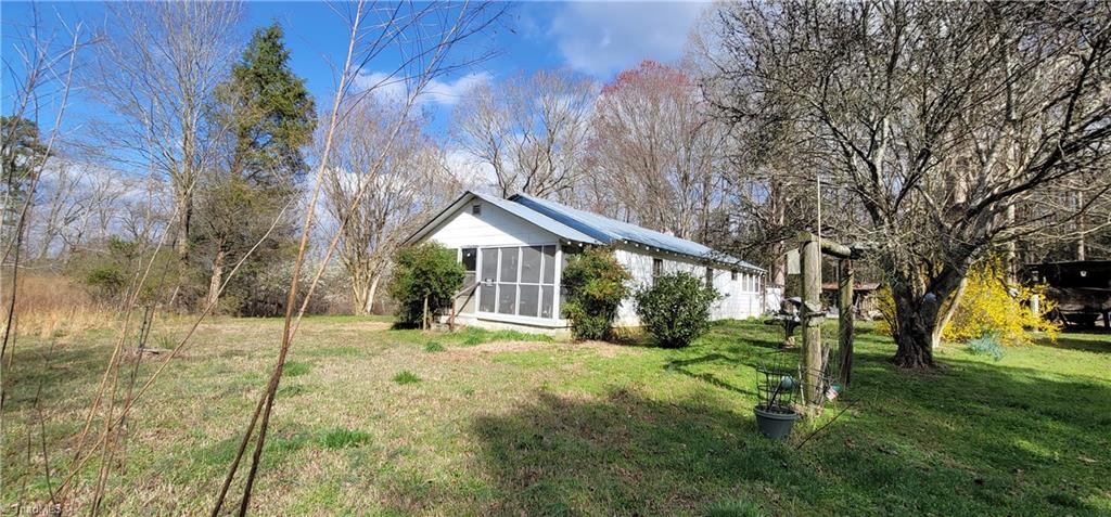 705 Hancock Road Seagrove, NC 27341 - Photo 6 of 24 Gallery Image 6