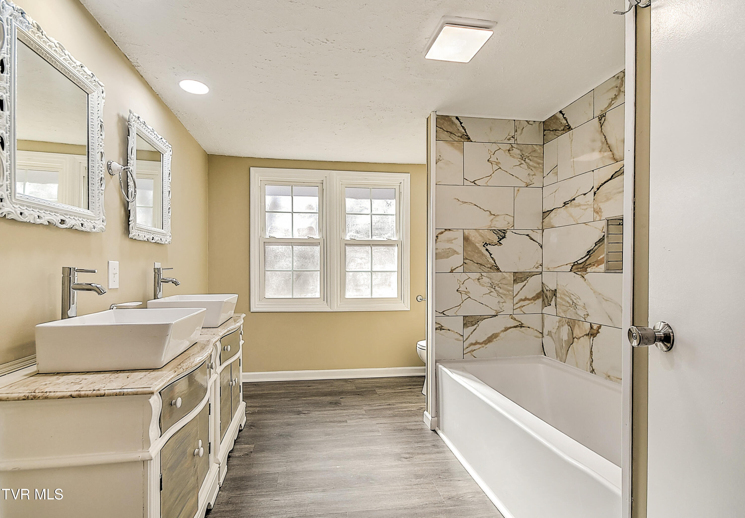 531 Walnut Hill Road Bristol, TN 37620 - Photo 14 of 32 Owner Bath