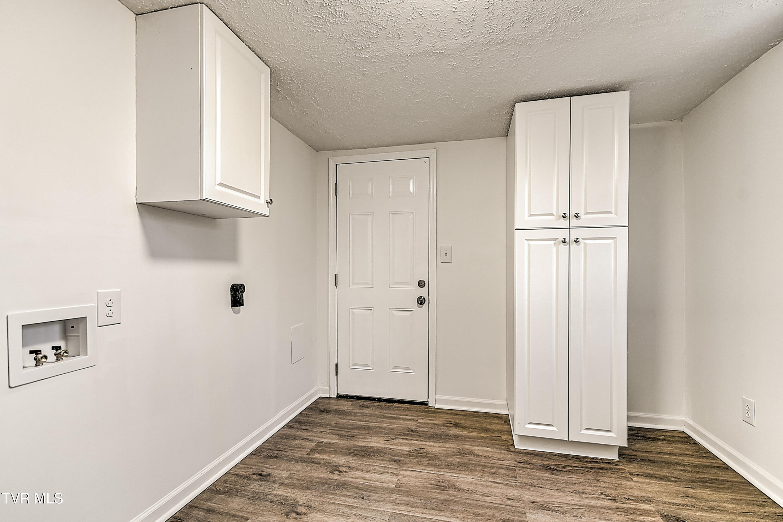 531 Walnut Hill Road Bristol, TN 37620 - Photo 19 of 32 Laundry