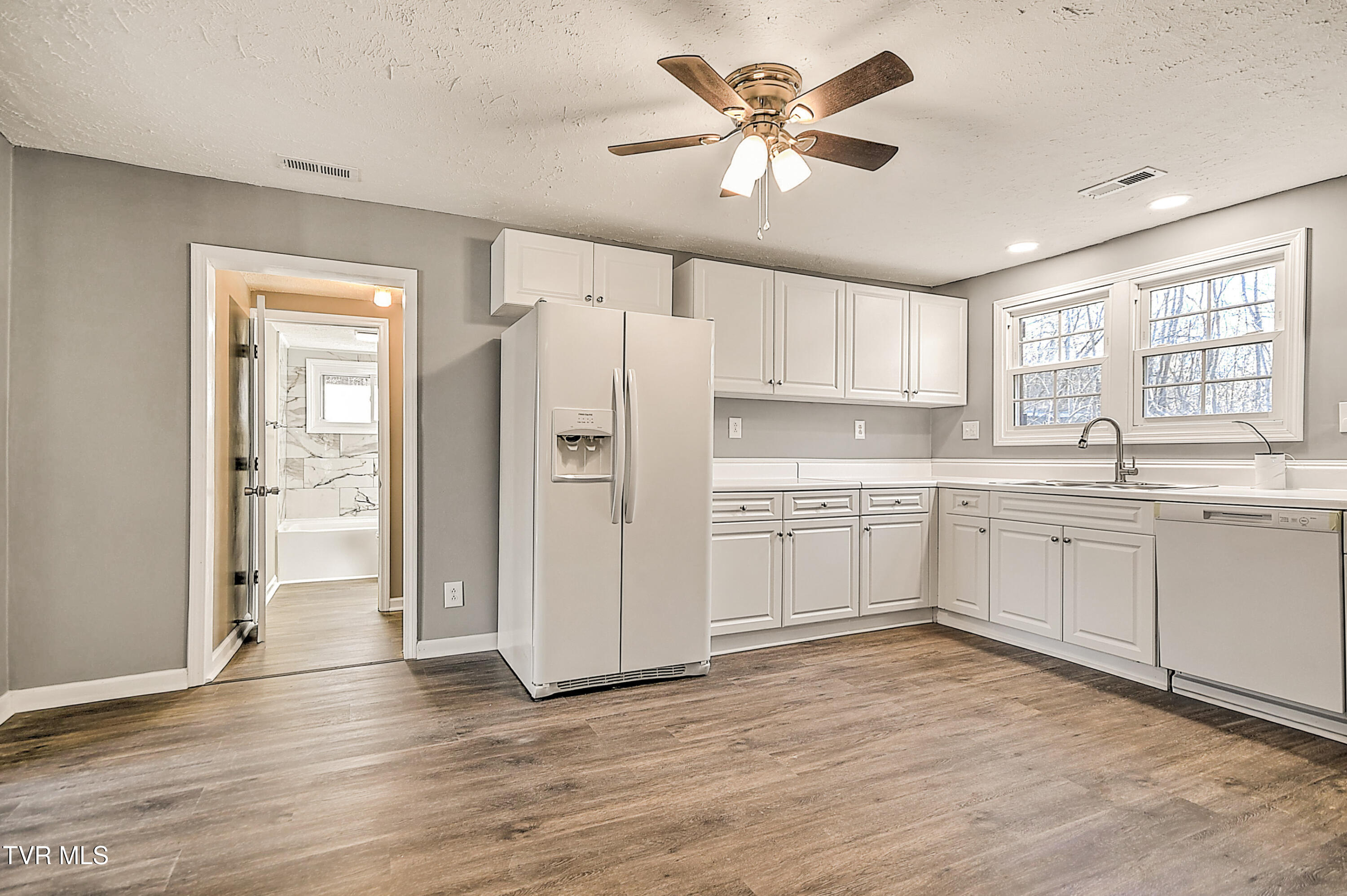 531 Walnut Hill Road Bristol, TN 37620 - Photo 8 of 32 Kitchen 1