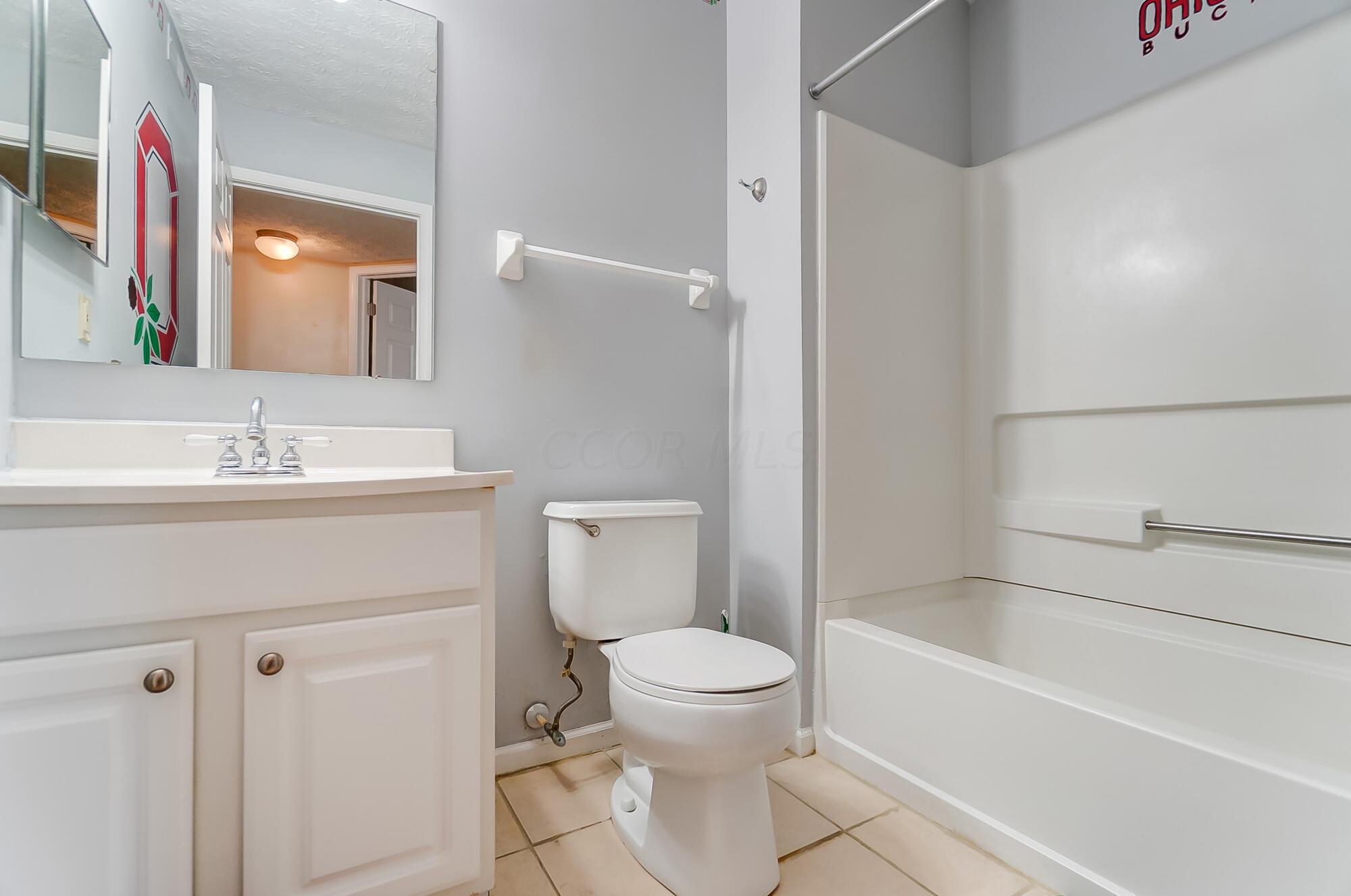 5536 Garden Ridge Columbus, OH 43228 - Photo 31 of 48 Hall Bath