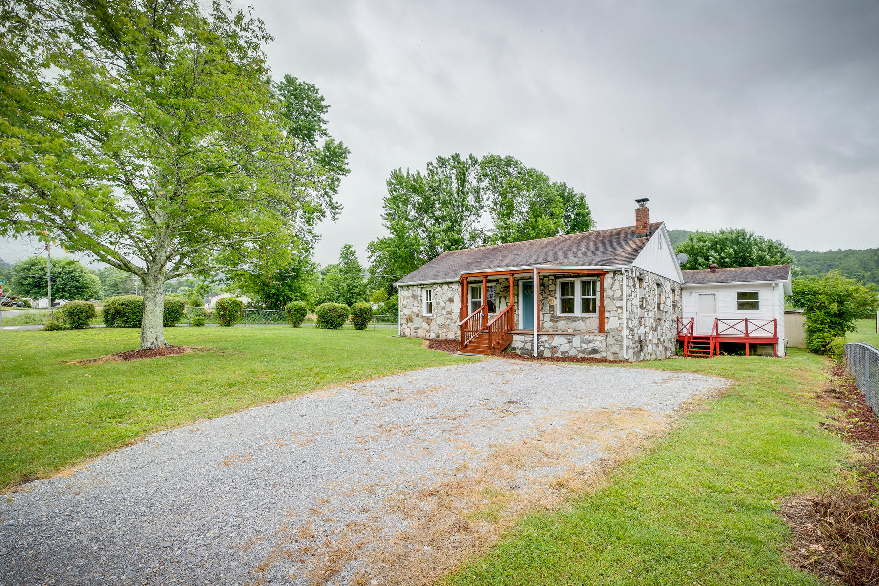 960 Rock Creek Road Erwin, TN 37650 - Photo 1 of 39 002