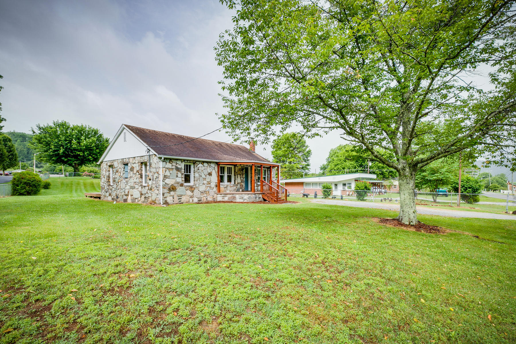 960 Rock Creek Road Erwin, TN 37650 - Photo 3 of 39 003