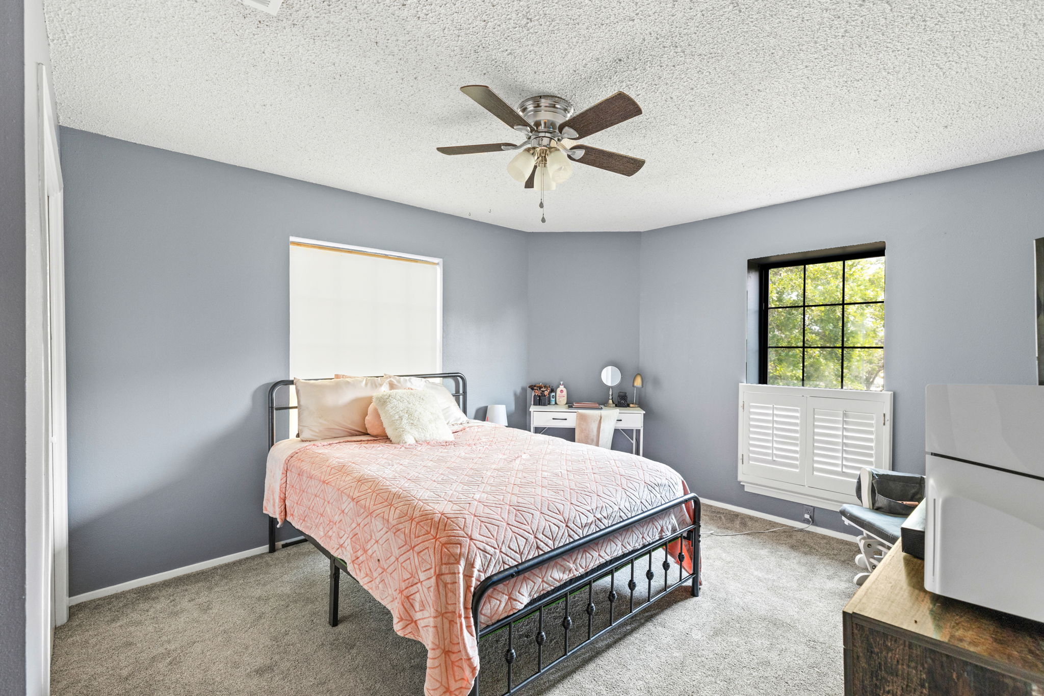 116 South Hackberry Avenue Luling, TX 78648 - Photo 19 of 39 a bedroom with a bed and window