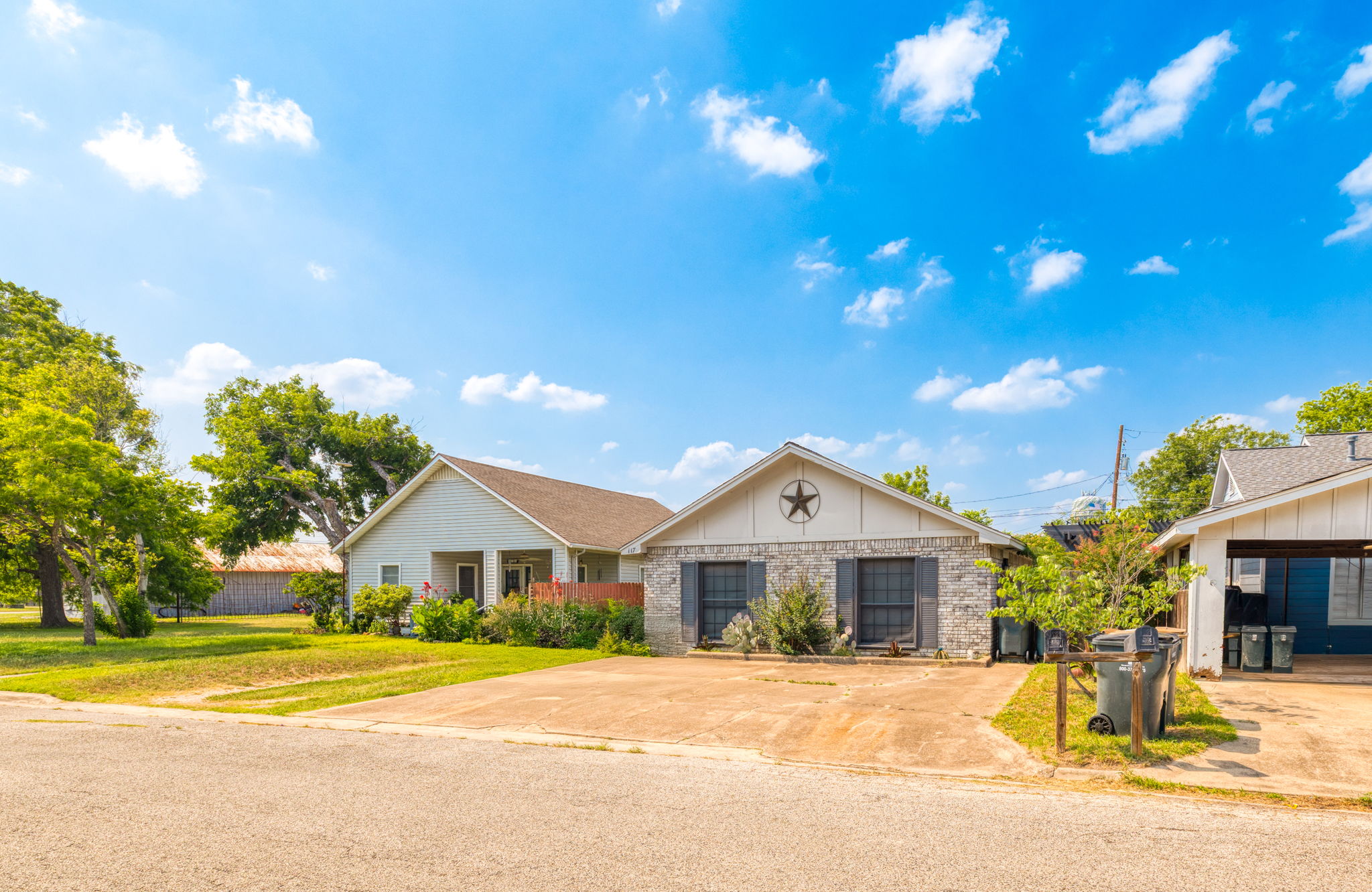 116 South Hackberry Avenue Luling, TX 78648 - Photo 29 of 39 a front view of a house with a yard and garage