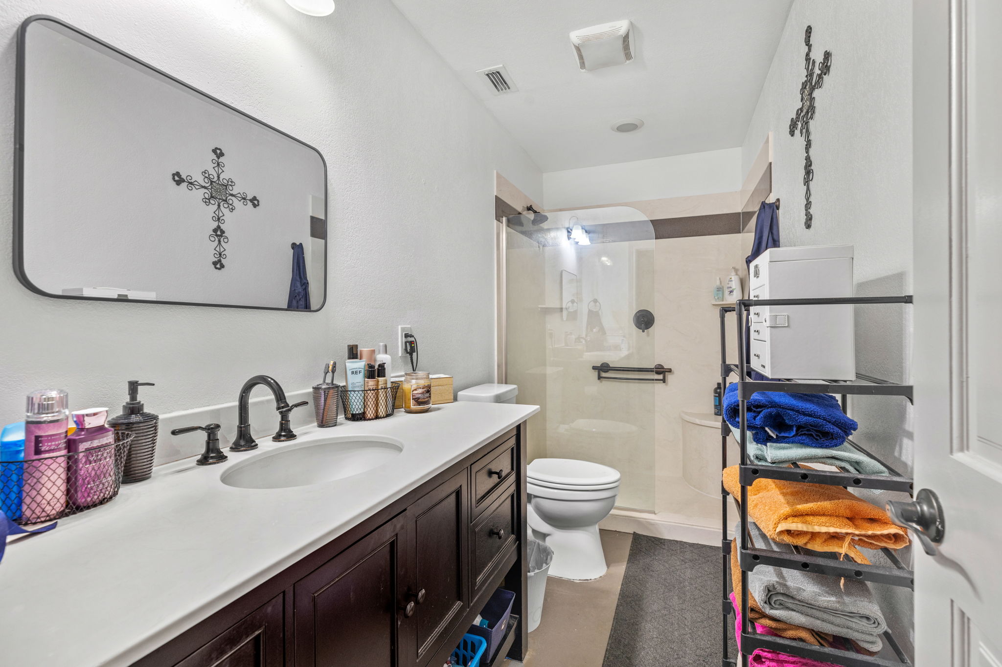 116 South Hackberry Avenue Luling, TX 78648 - Photo 37 of 39 a bathroom with a sink and a mirror